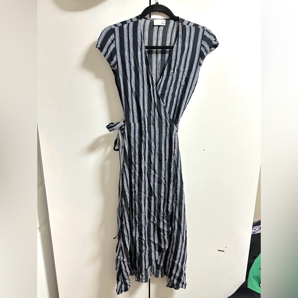 Aritzia Wilfred Free Midi Wrapped Dress